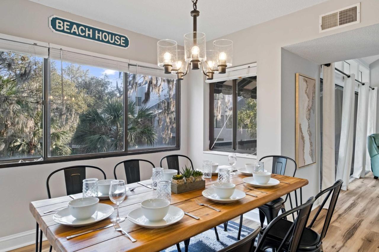 Coastal Oasis With Pool - Walk To Coligny Beach Park Hilton Head Island Exterior photo